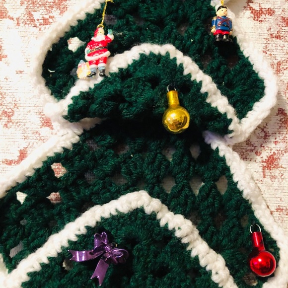 Christmas Tree 🎄 crochet with some ornaments - Picture 2 of 16